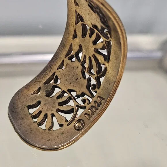 VINTAGE MMA METROPOLITAN MUSEUM OF ART GOLD TONE BANGLE CUFF BRACELET - Picture 4 of 8